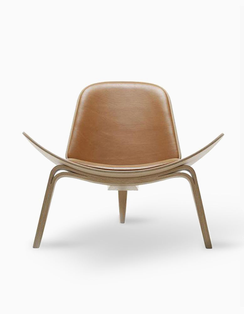 Hans Wegner CH07 Shell Chair, White & Oak detail view for accent chair