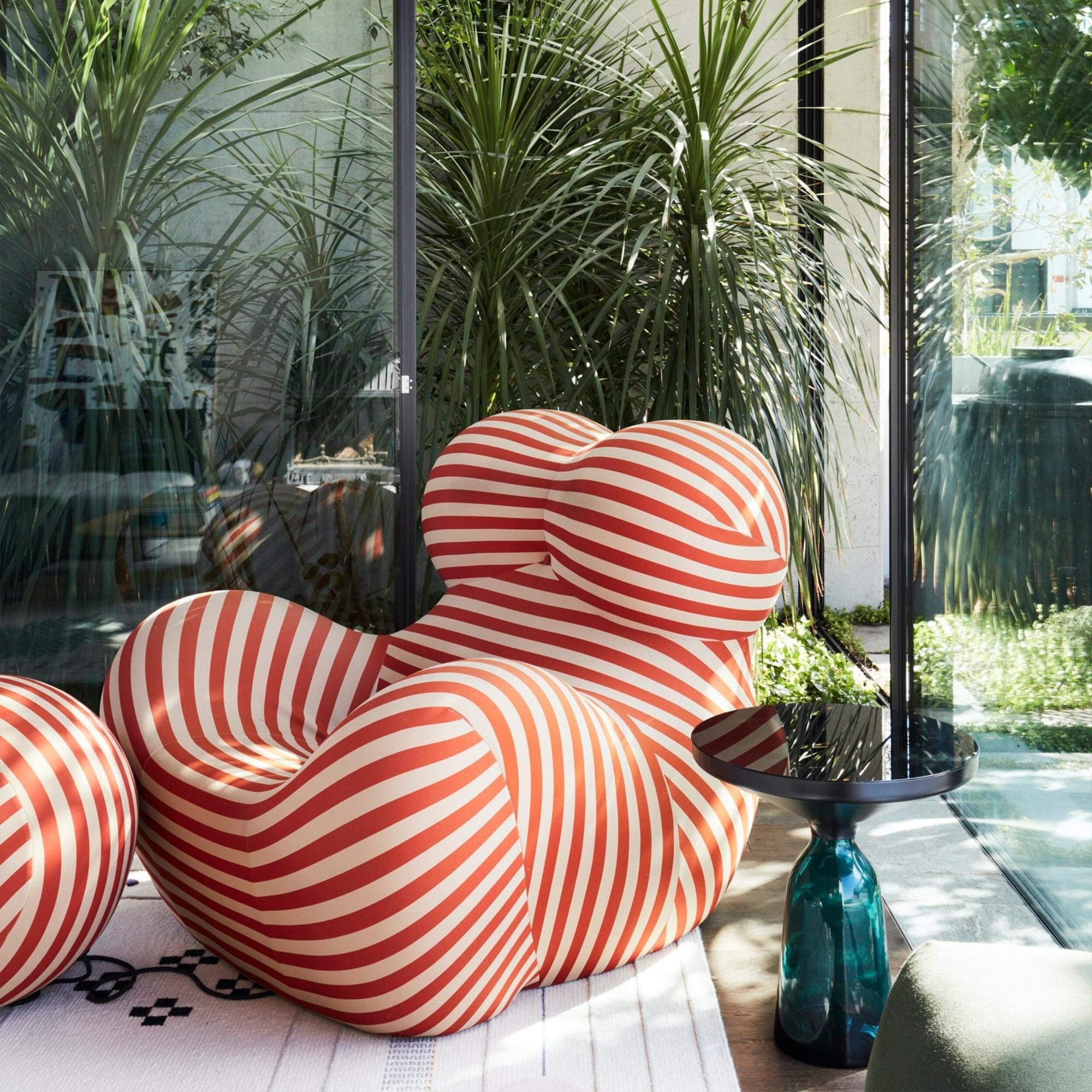 Dundee Lounge Armchair With A Ball Stool, Red/Blue-Ritconcept-Rit Concept