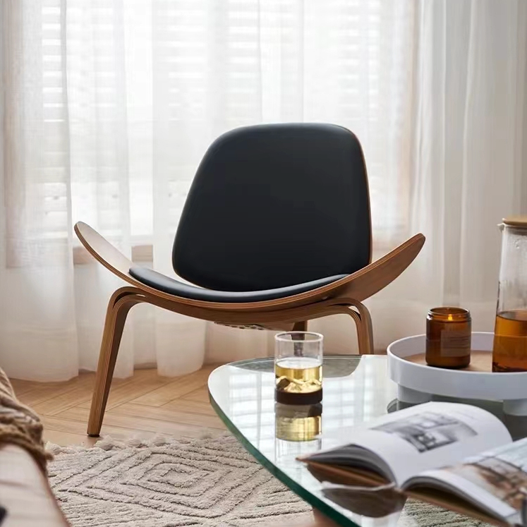 Hans Wegner CH07 Shell Chair, Walnut & Black – Rit Concept