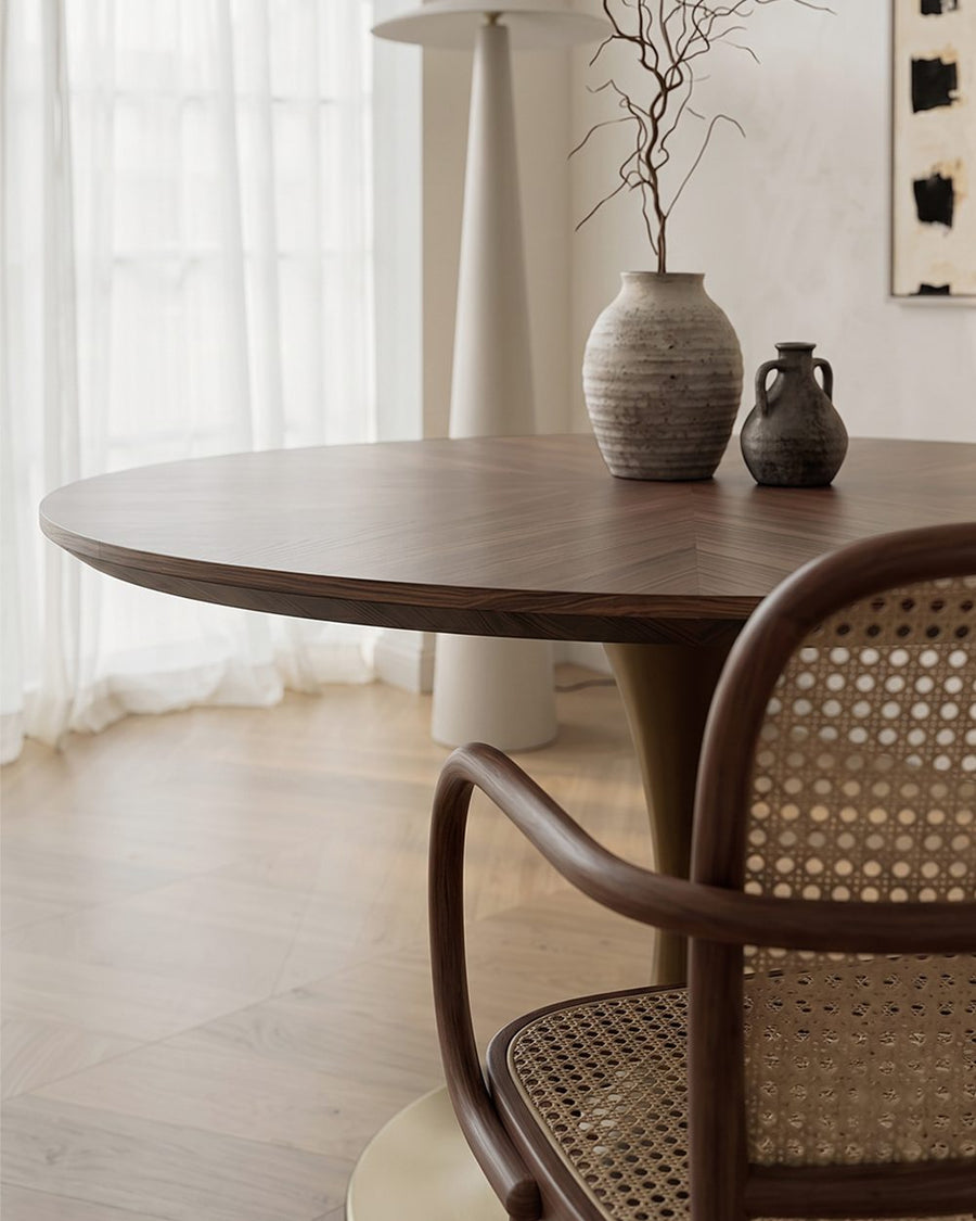 Justina Small Round Dining Table, Solid Wood 产品图 13